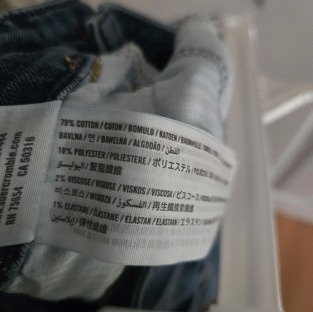 Women's Distressed Hollister Blue Jeans 1R